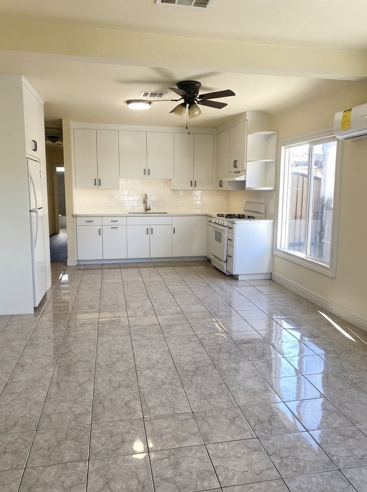 650 W 99th St - Photo 5 of 14