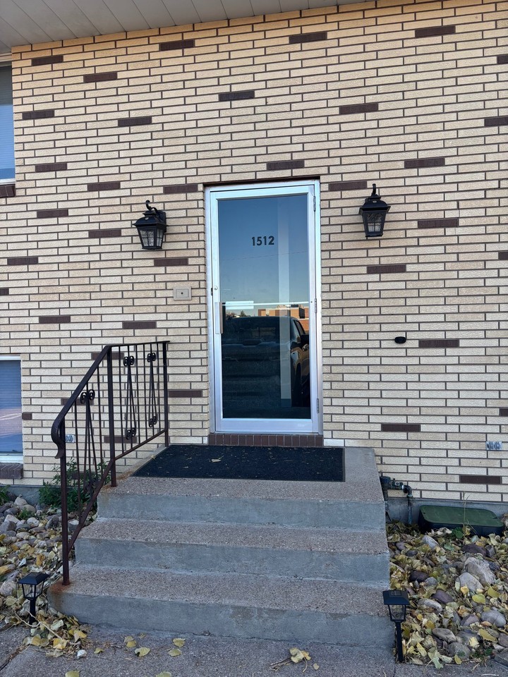 1512 20th St S #4 - Photo 2 of 8