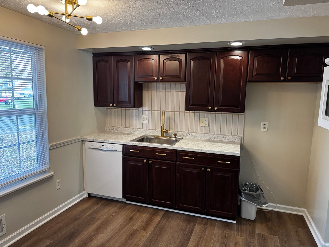 22/24 Teakwood Ln #24 - Photo 2 of 20