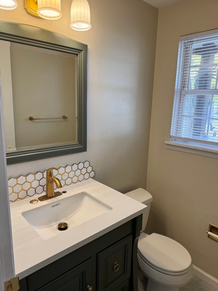 22/24 Teakwood Ln #24 - Photo 4 of 20