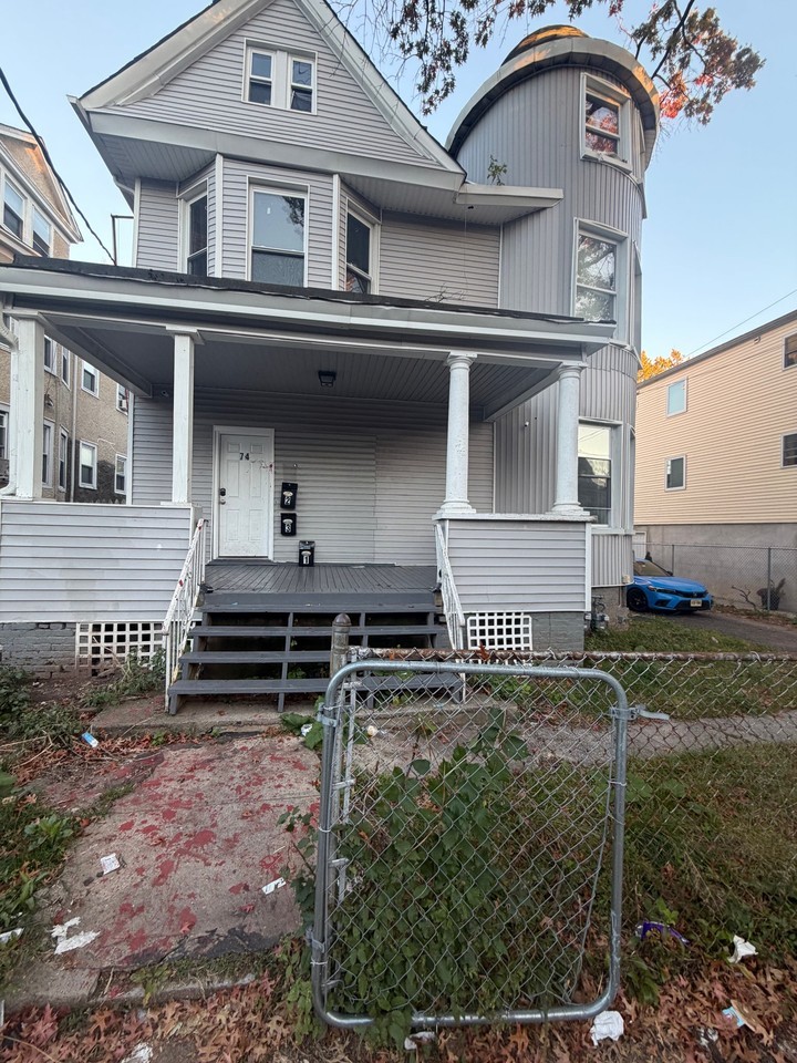 74 Isabella Ave #1