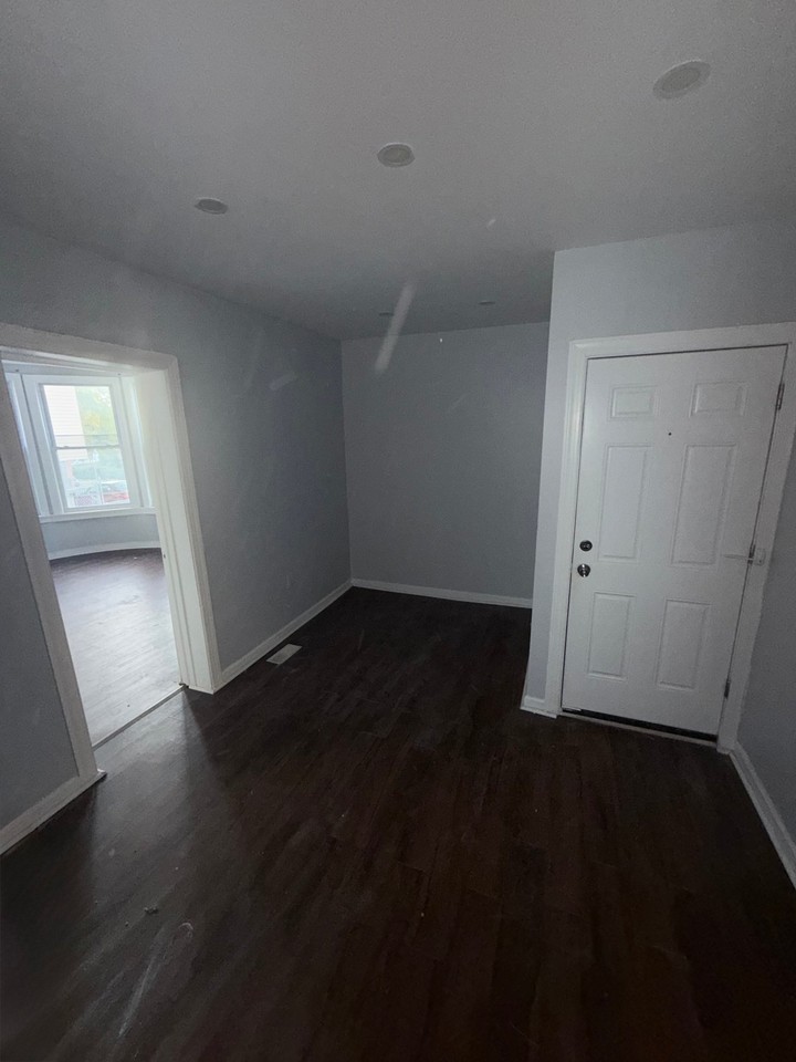 74 Isabella Ave #1 - Photo 3 of 13