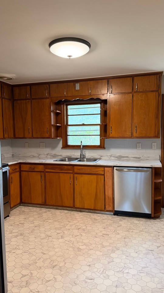 3138 N 54th St #3138 - Photo 5 of 18