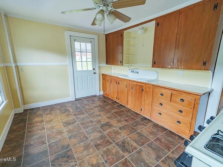 103 Commercial St #2 - Photo 2 of 10