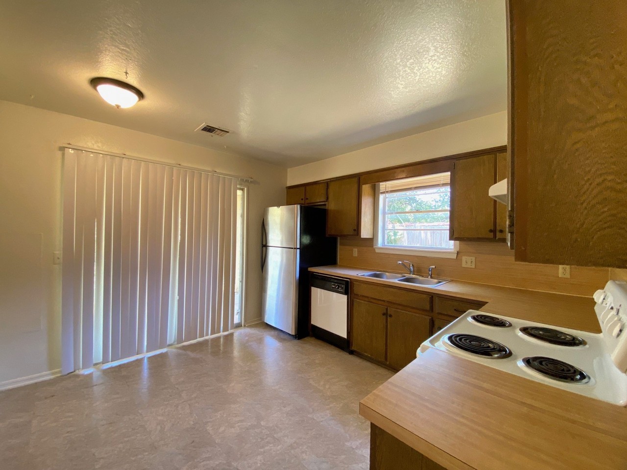4246 Wembleton Cir - Photo 5 of 20