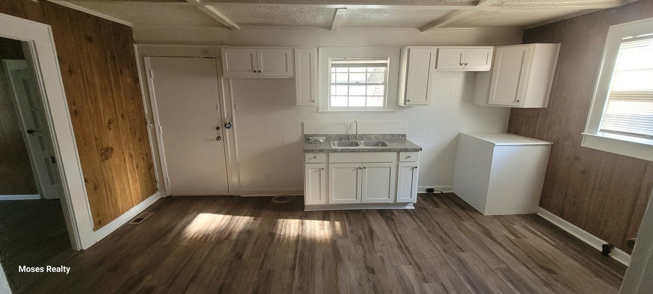 105 Mason St - Photo 3 of 11