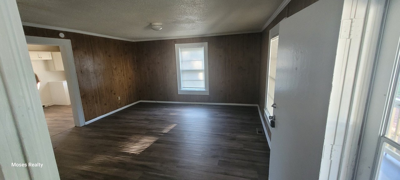 105 Mason St - Photo 5 of 11