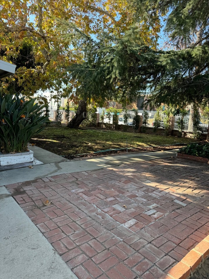 6636 Fulton Ave - Photo 4 of 10