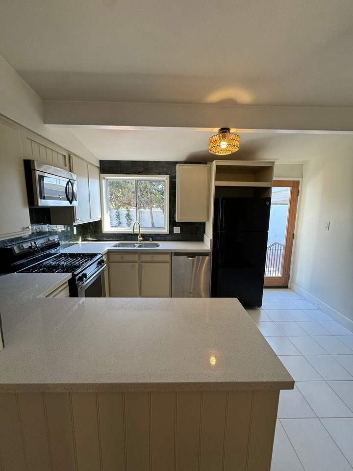 6636 Fulton Ave - Photo 7 of 10