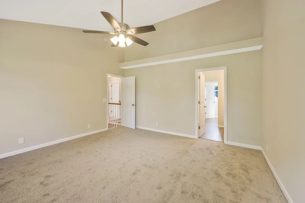 2512 Meadowood Dr - Photo 2 of 13