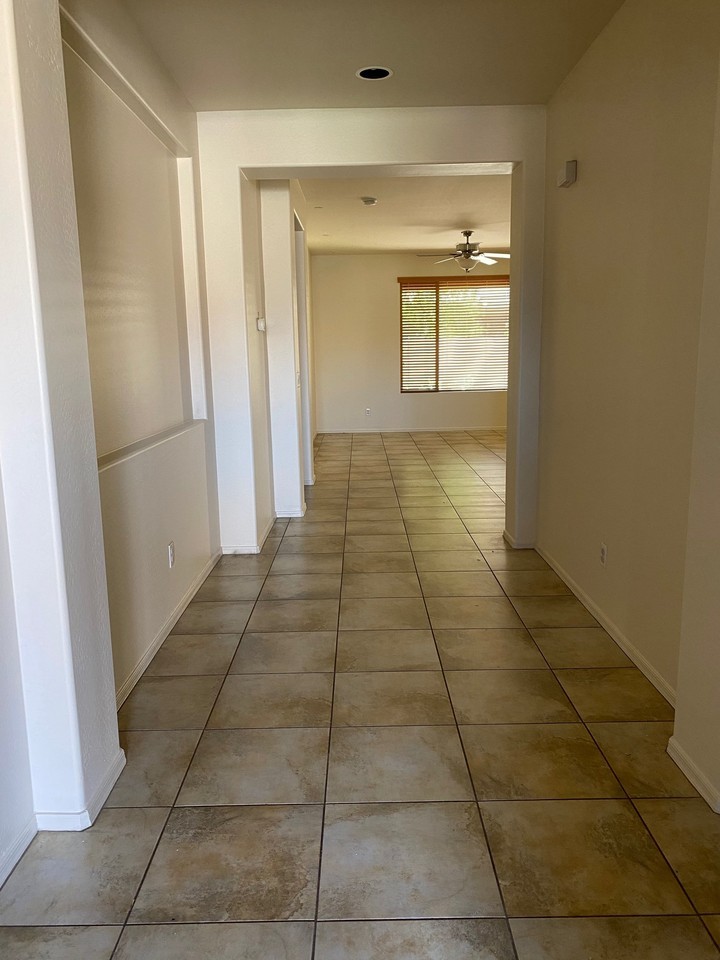 61 W Hackberry Dr - Photo 2 of 9
