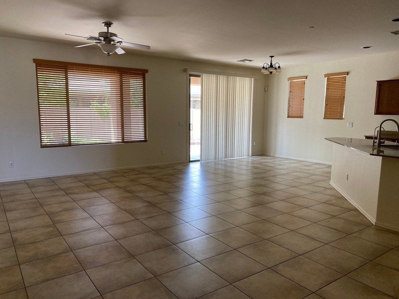 61 W Hackberry Dr - Photo 4 of 9