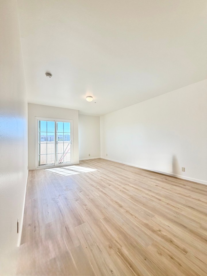 12311 Pacific Ave #4 - Photo 2 of 16