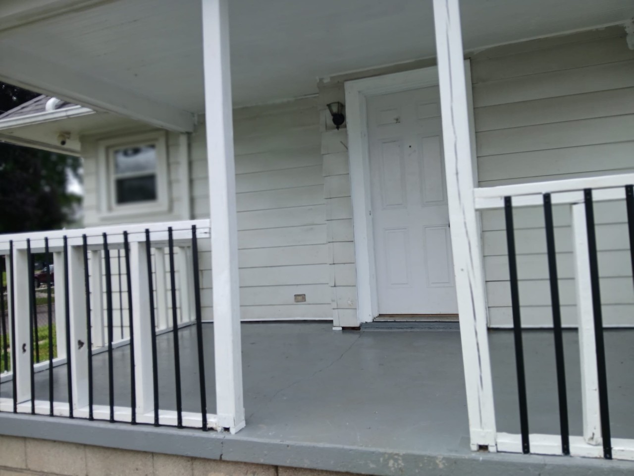 553 Brighton Ave - Photo 2 of 10