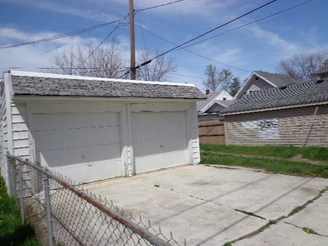 553 Brighton Ave - Photo 3 of 10
