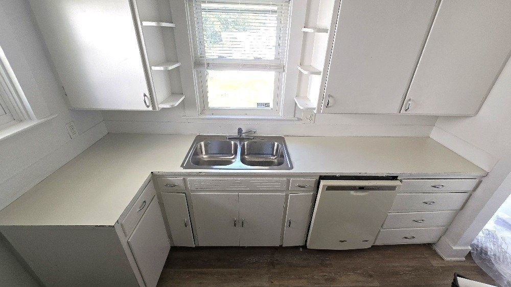 553 Brighton Ave - Photo 7 of 10