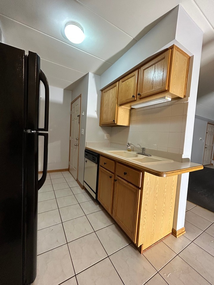 10549 Parkside Ave #2W - Photo 3 of 15