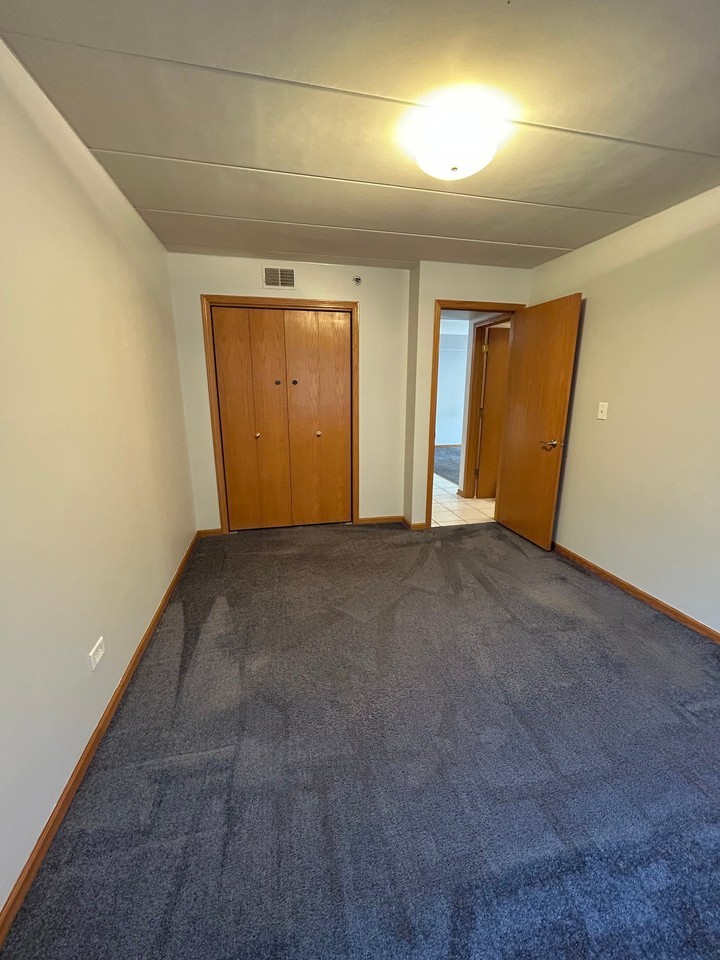 10549 Parkside Ave #2W - Photo 7 of 15