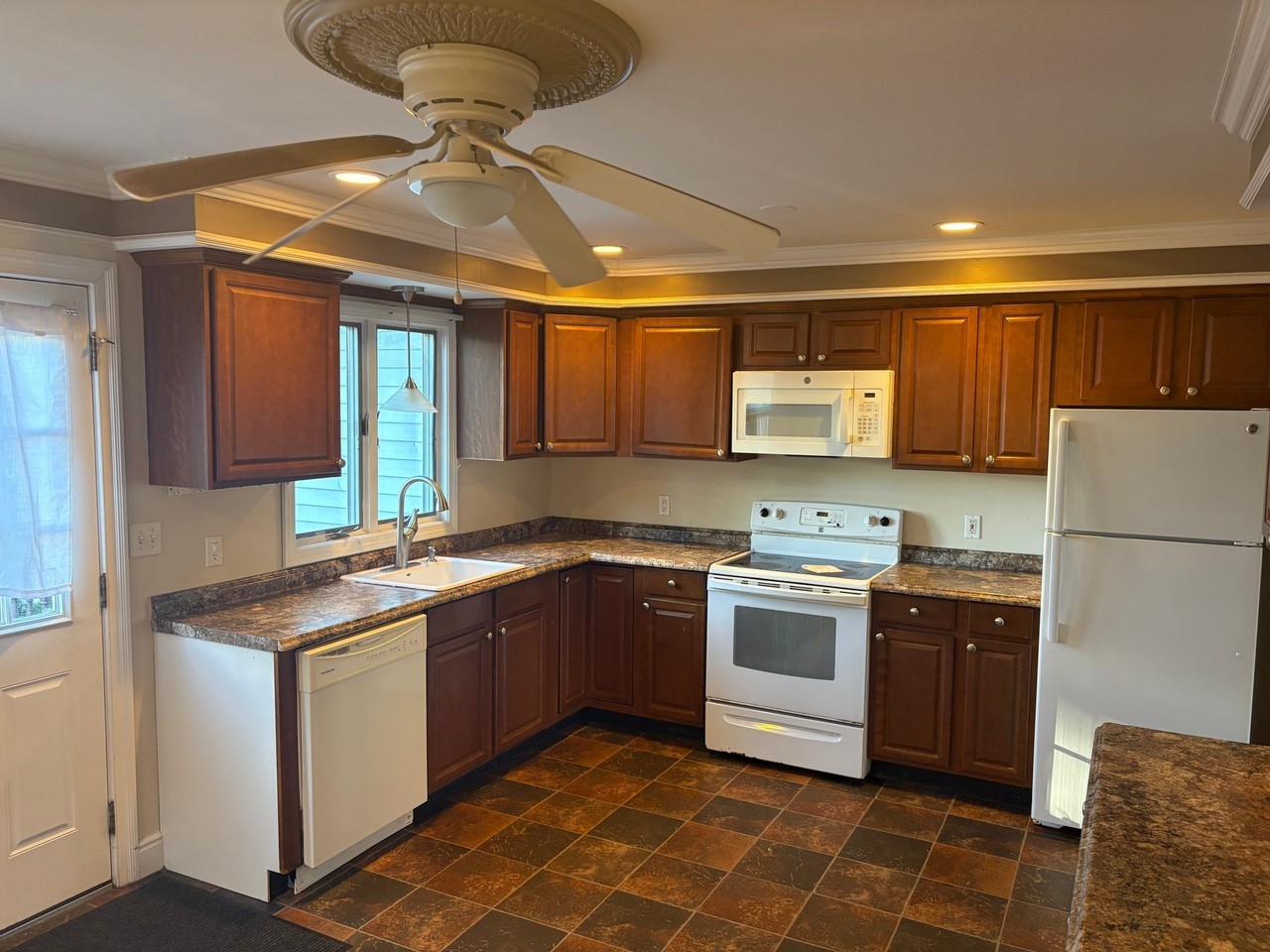 14 Cleveland St #1 - Photo 3 of 17