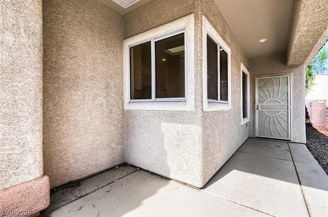 1395 Kapelle St - Photo 3 of 18
