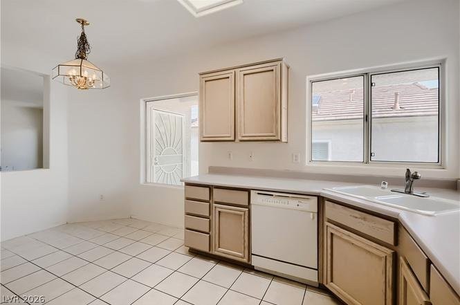 1395 Kapelle St - Photo 4 of 18