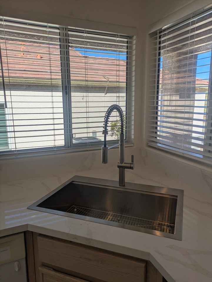 1395 Kapelle St - Photo 5 of 18