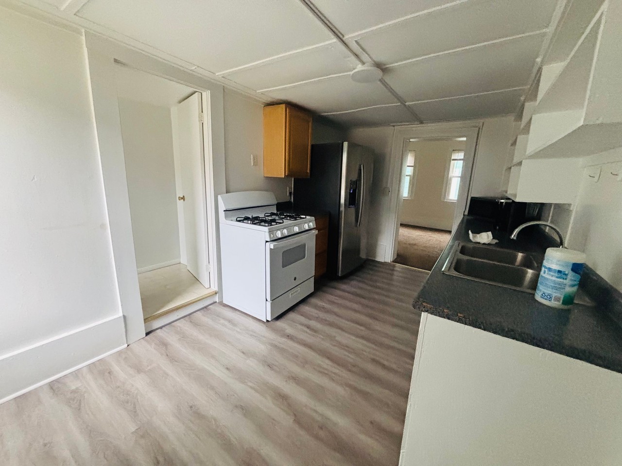 133 W Schuyler St - Photo 6 of 13