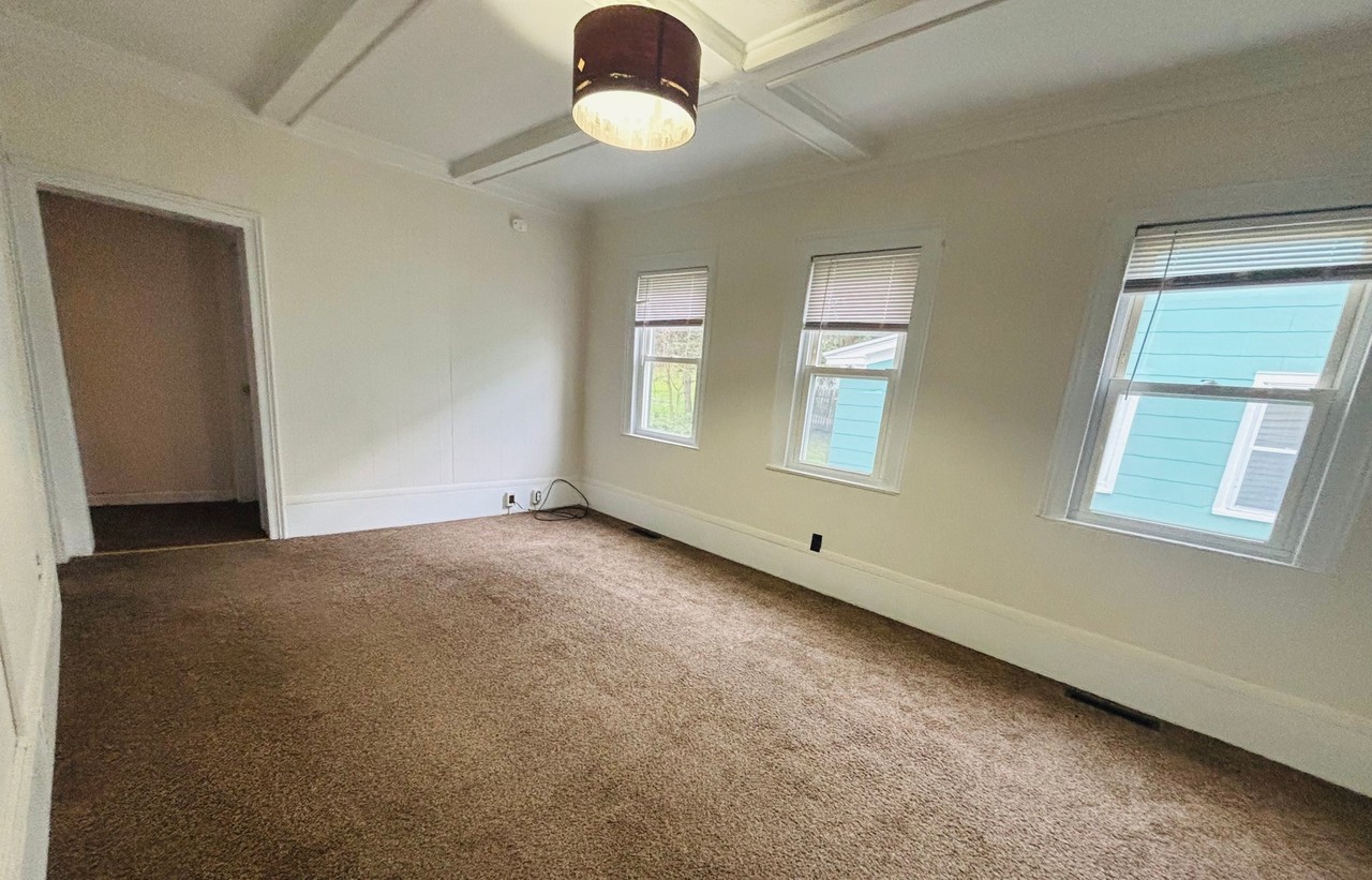 133 W Schuyler St - Photo 7 of 13