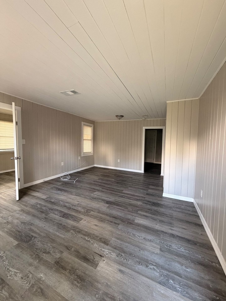 1620 Lauder Ave - Photo 3 of 17