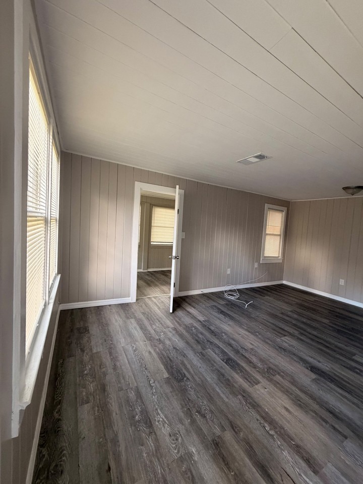 1620 Lauder Ave - Photo 4 of 17