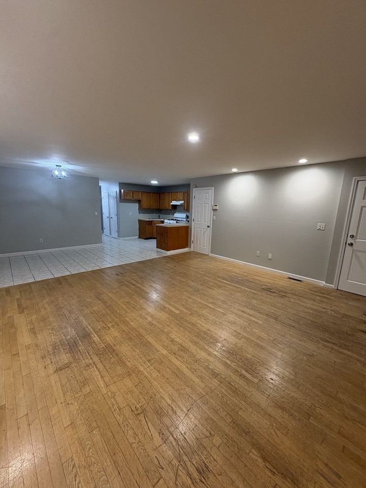 180 Sherman Ave #1stFL - Photo 2 of 6