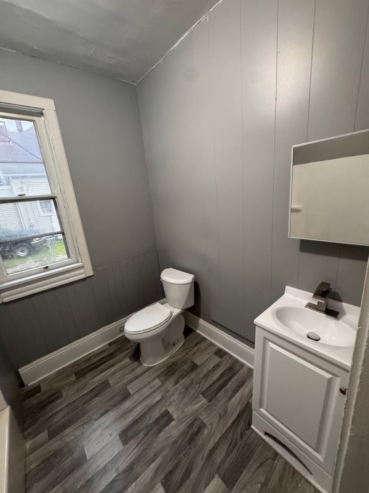 903 Ida Ave #1 - Photo 4 of 8