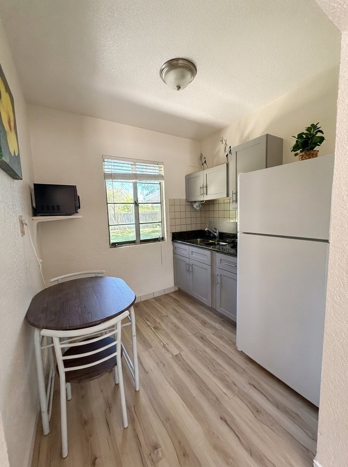 3110 Philippe Pkwy #1-14 - Photo 4 of 14