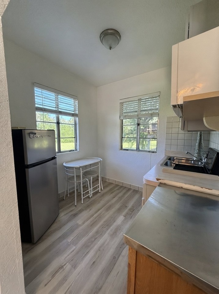 3110 Philippe Pkwy #1-14 - Photo 5 of 14