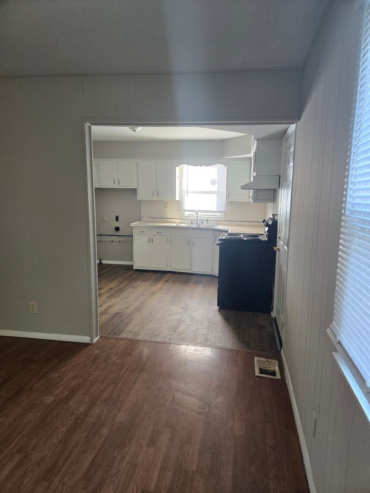 1451 S Leland Ave - Photo 3 of 6