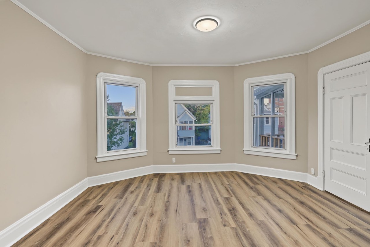 54 Webster St - Photo 5 of 27