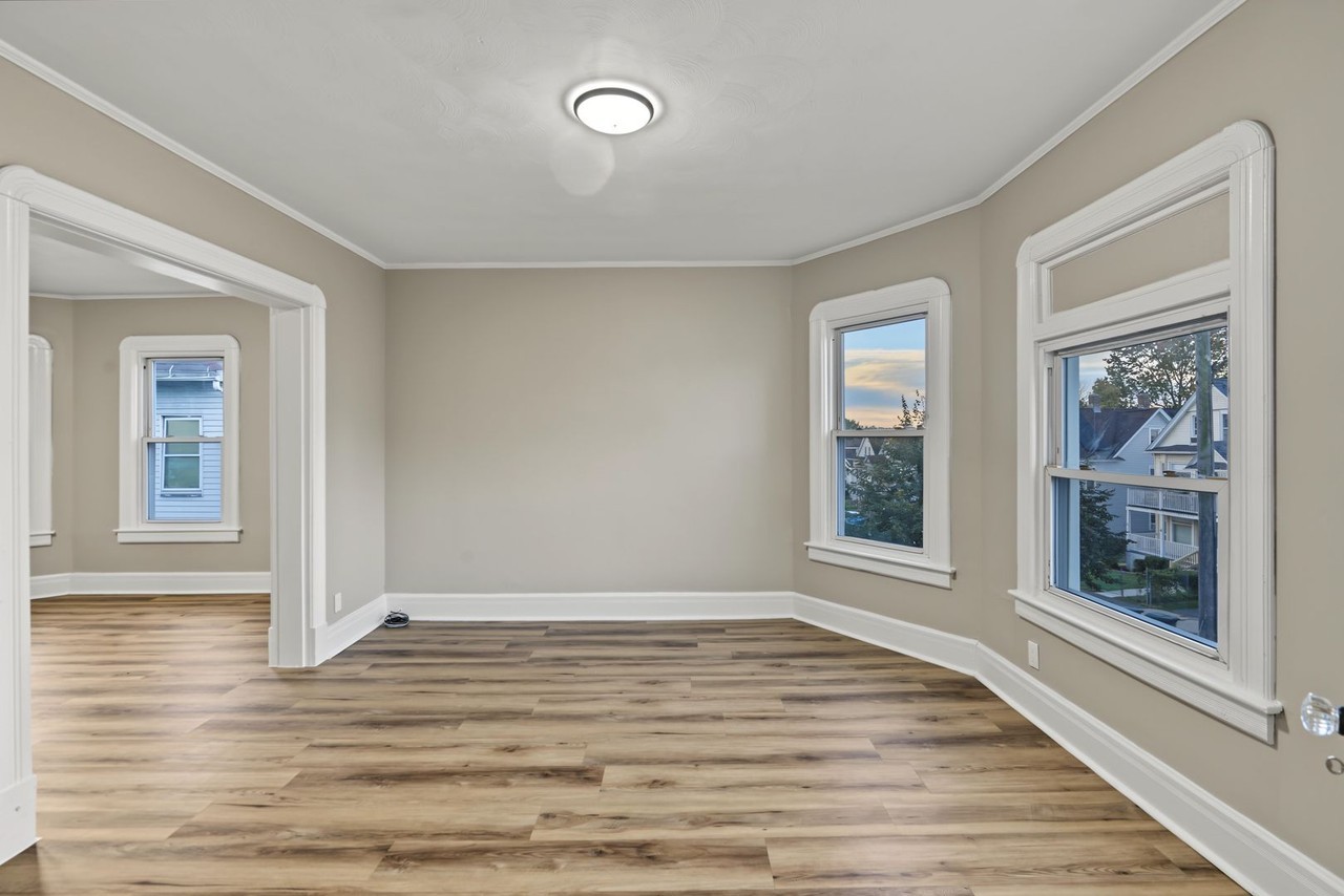 54 Webster St - Photo 6 of 27