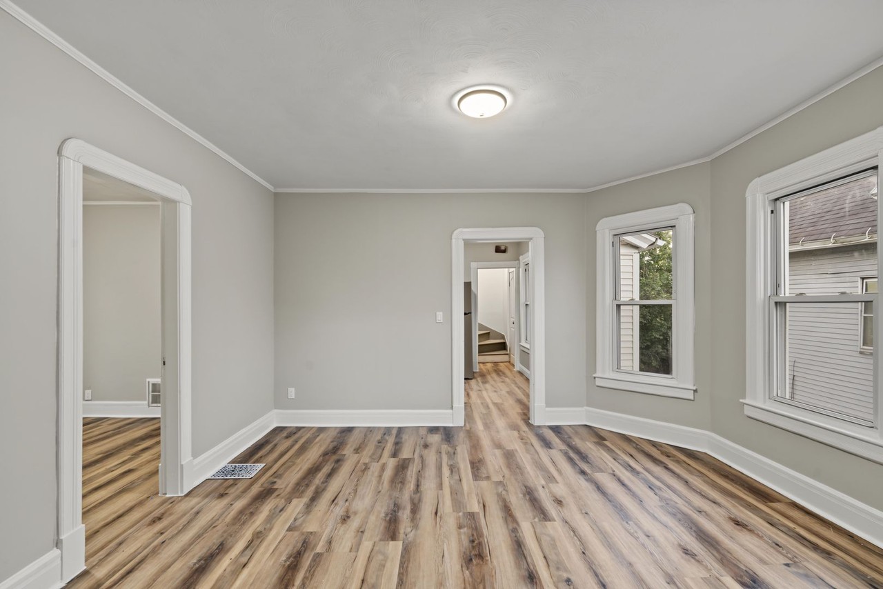 54 Webster St - Photo 7 of 27