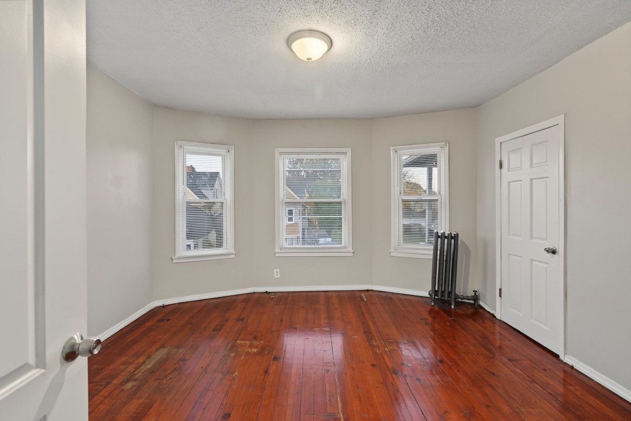 28 Webster St - Photo 3 of 21