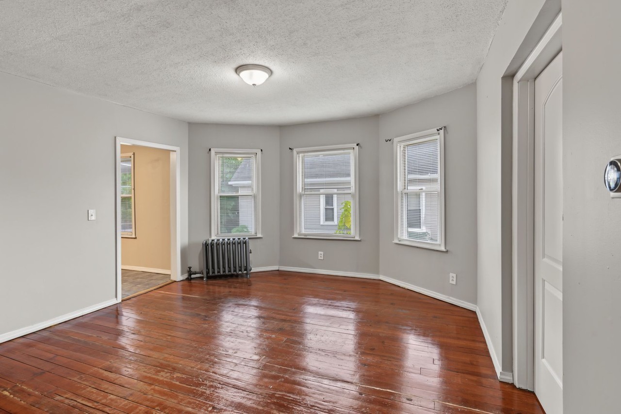 28 Webster St - Photo 6 of 21