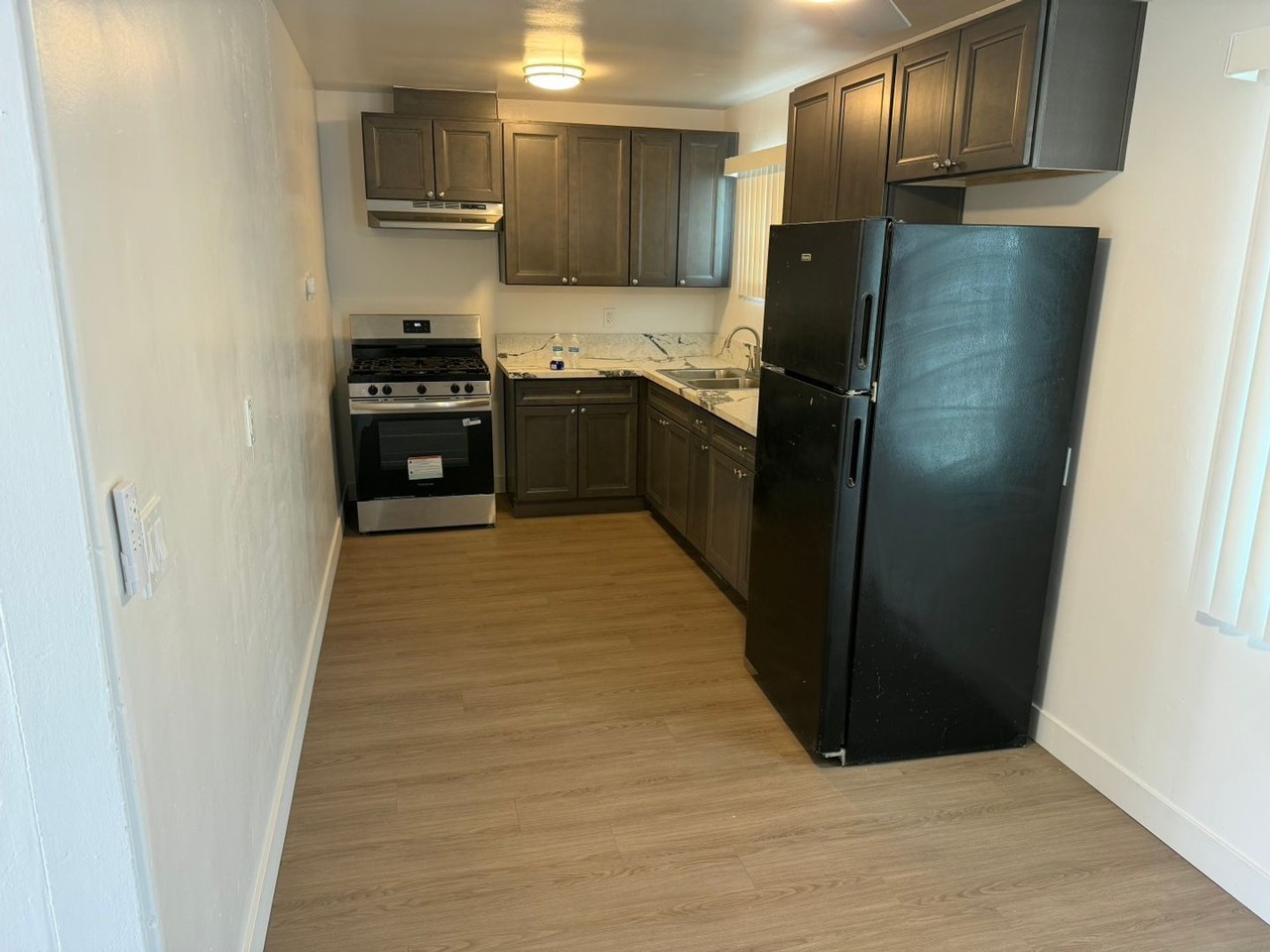6124 1/2 Brooklyn Ave - Photo 3 of 25