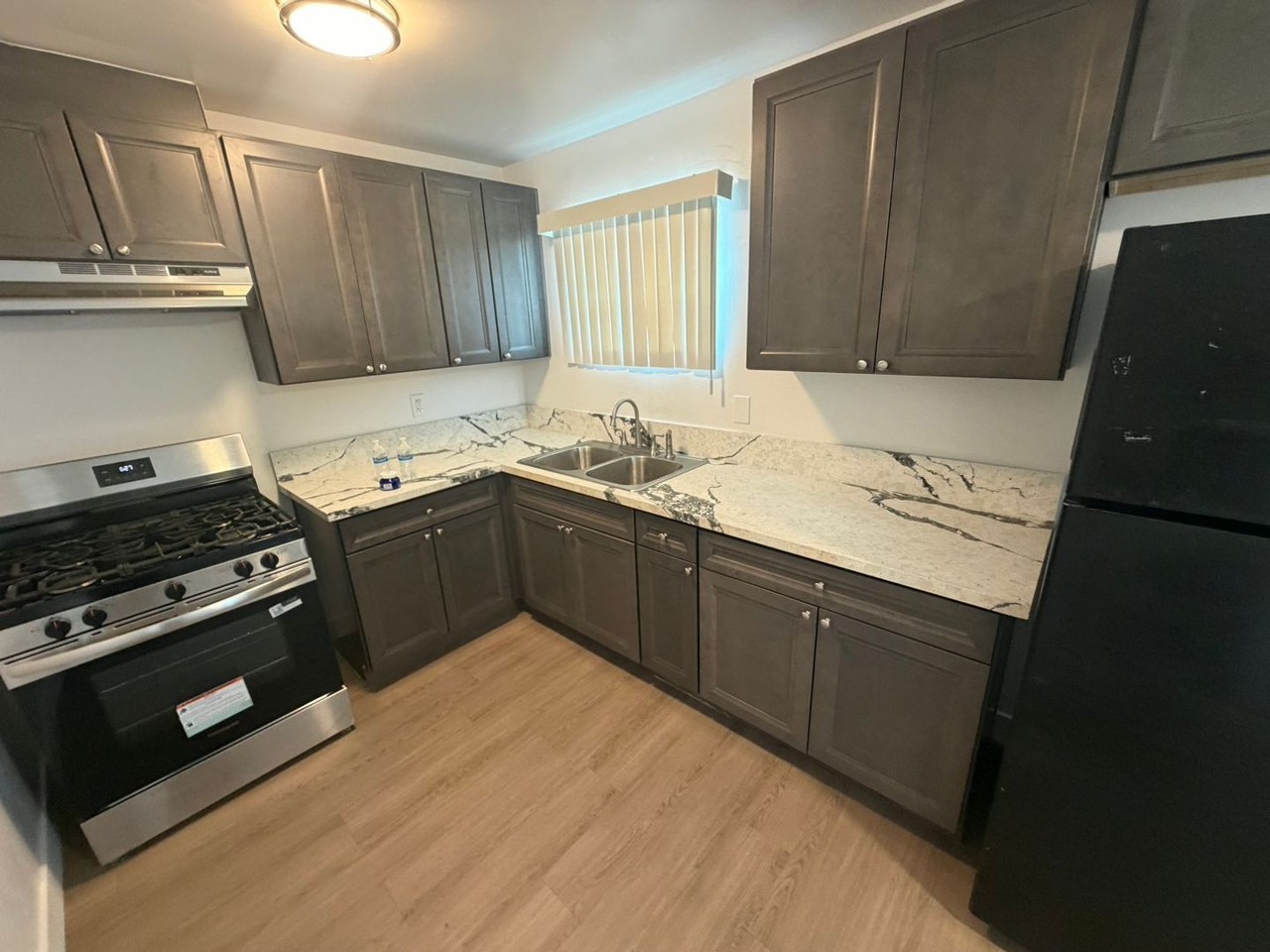 6124 1/2 Brooklyn Ave - Photo 4 of 25