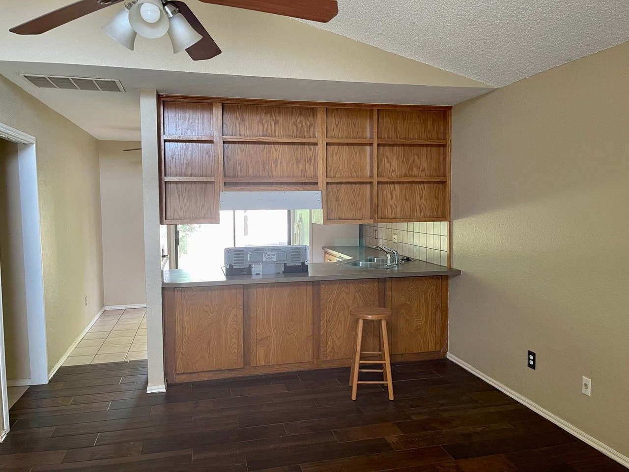 9212 Buttonfield Ave - Photo 3 of 28