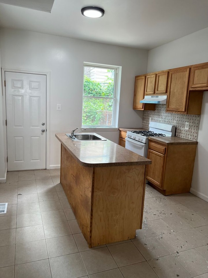 5622 Walton Ave - Photo 6 of 24