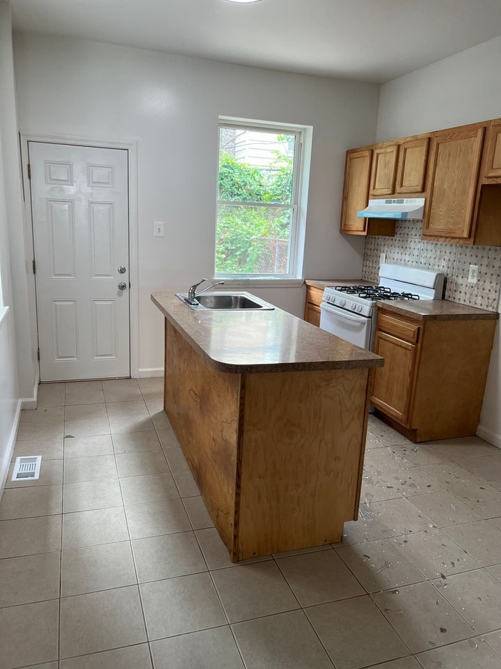 5622 Walton Ave - Photo 7 of 24