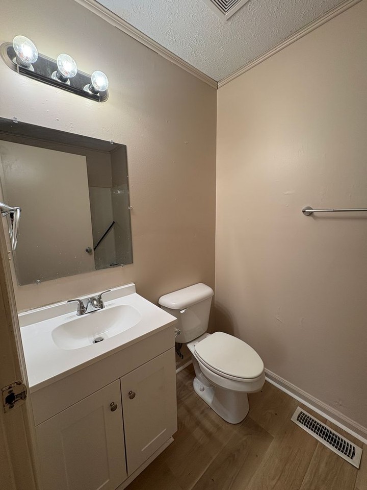 122 Jubilee Dr - Photo 7 of 11