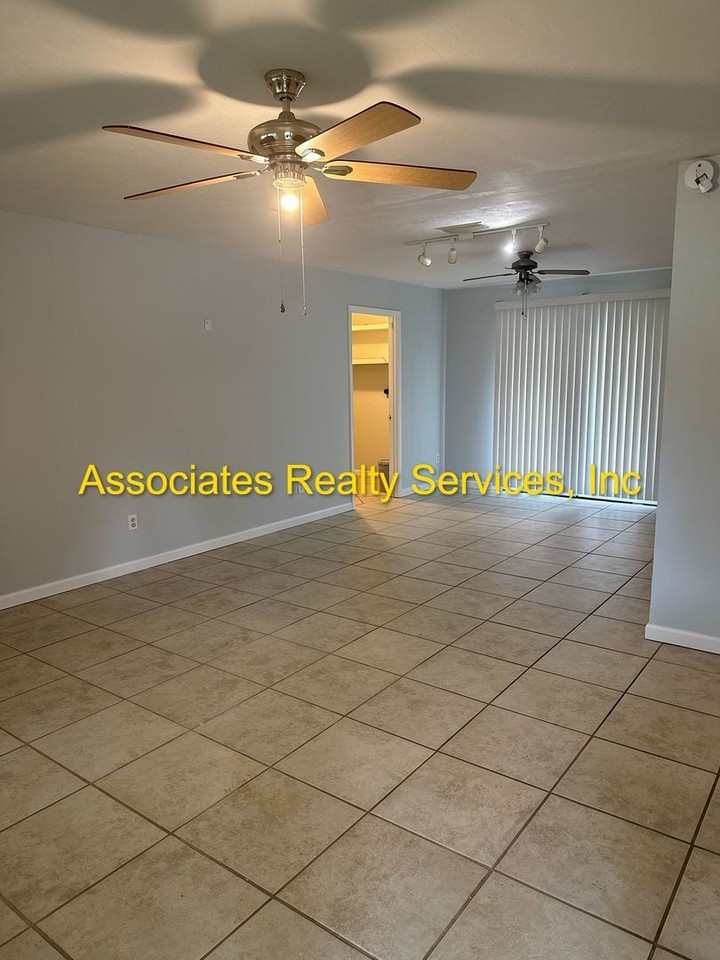 1703 Nw 39th Ter - Photo 3 of 10