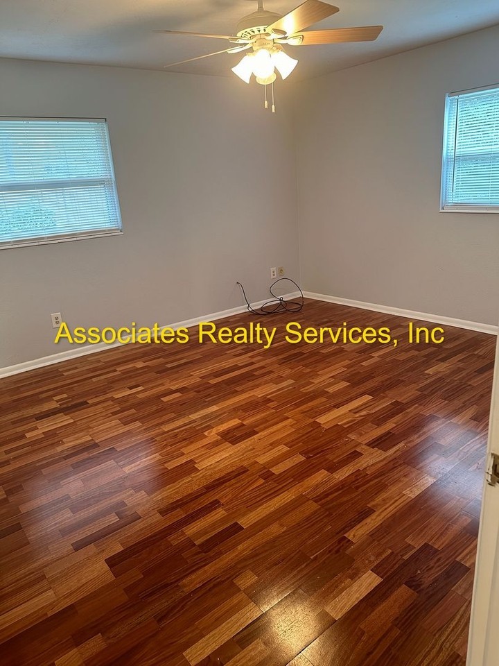 1703 Nw 39th Ter - Photo 7 of 10