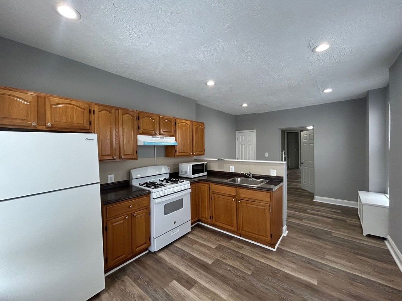 2810 E Monument St - Photo 2 of 12