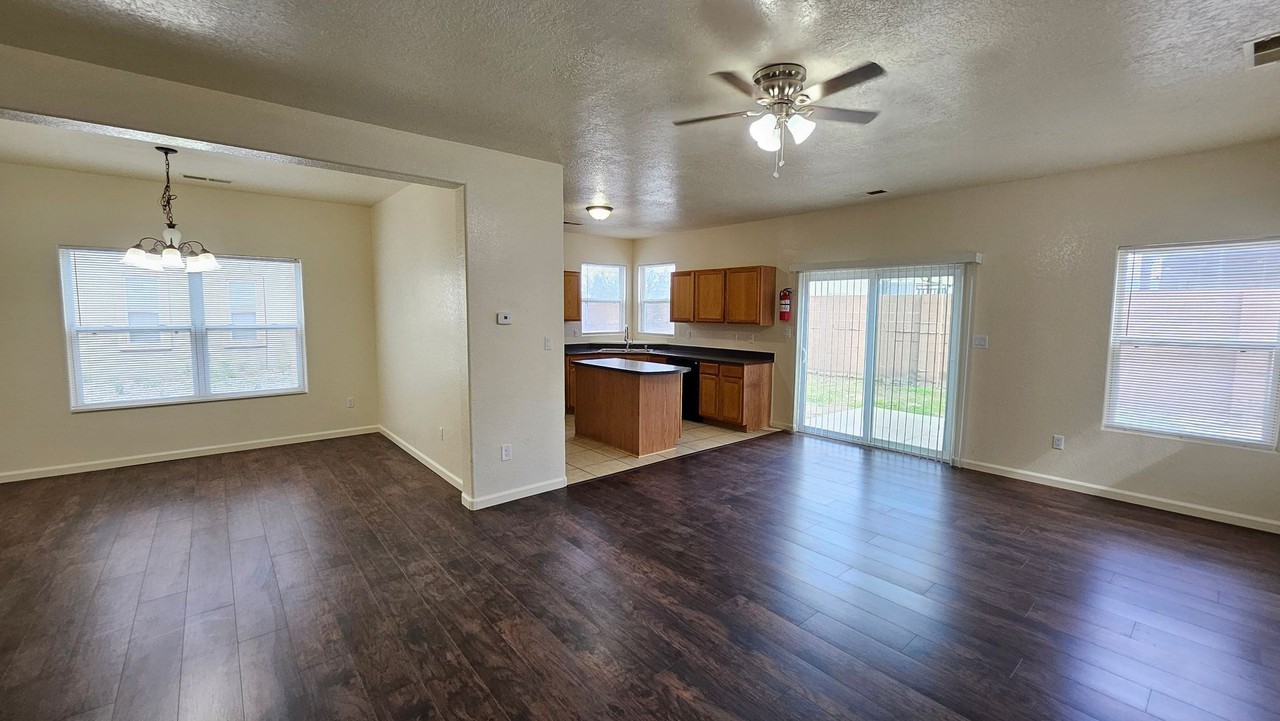 724 Los Viejos Dr Sw - Photo 5 of 35